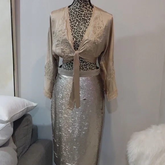 100% Silk Beige Satin Embroidered Tie-Front Top - Picture 3 of 13